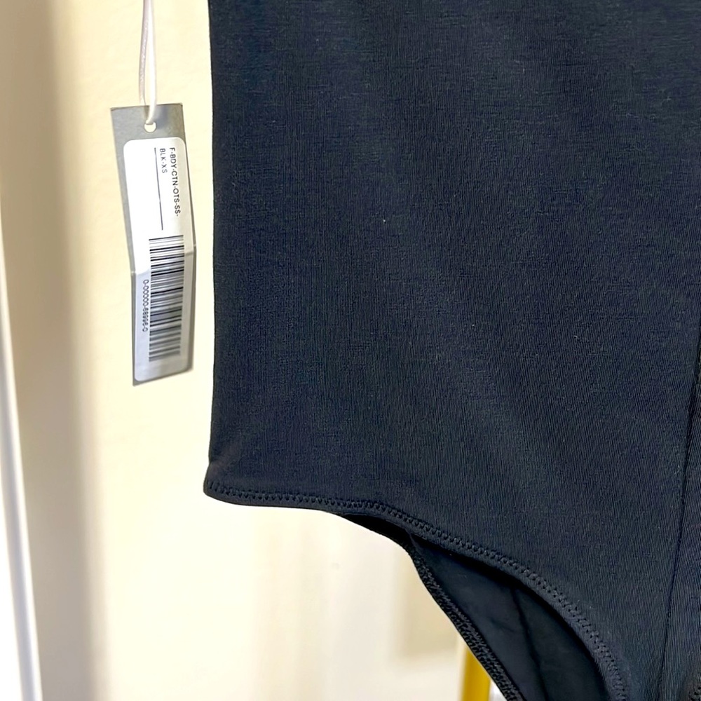 Everlane - Picture 7 of 8